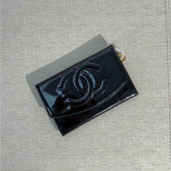 CHANEL Black Patent Leather CC Zip Wallet / Clutch - Picture 8 of 16
